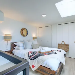 West Coast Loft With Rooftop Patio + Harbour View Victoria