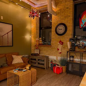 Heart Of The City: Cozy 2-bed Loft Winnipeg